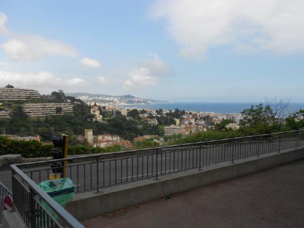 20130514195413-cd449084-me.jpg